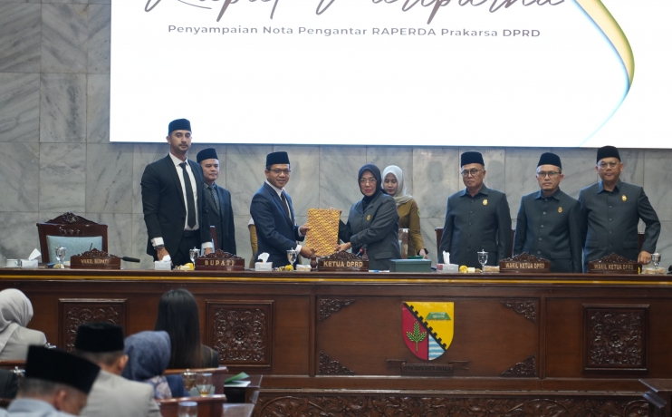 260904185515-bupat.jpg