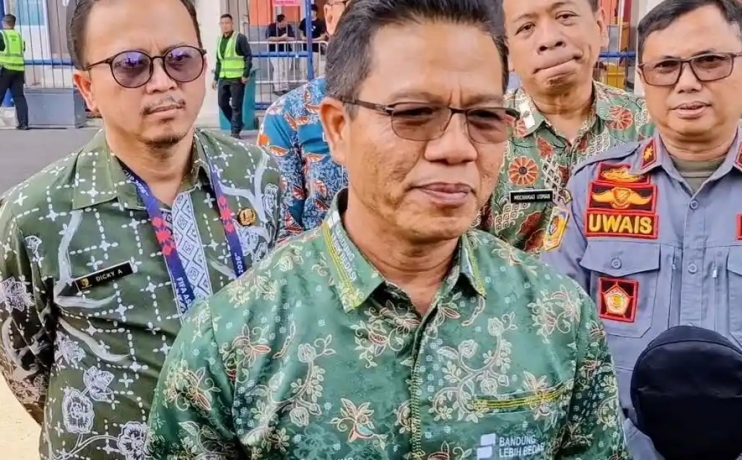 260930064433-bupat.jpg